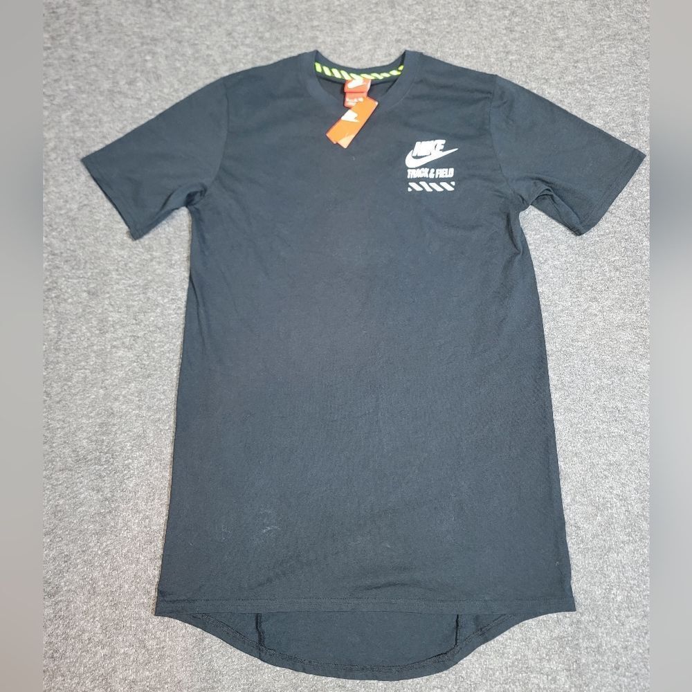 Nike Track & Field Run The Earth T-Shirt Men’s Medium Black Long Scoop Hem NWT